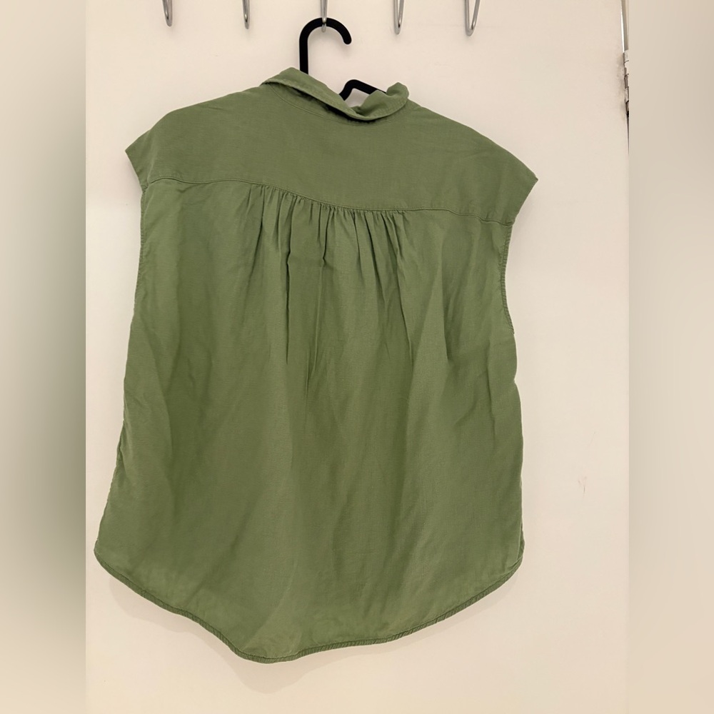 H&M green summer button down - Picture 3 of 4